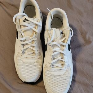 Nike Men's White and Black Athletic Shoes